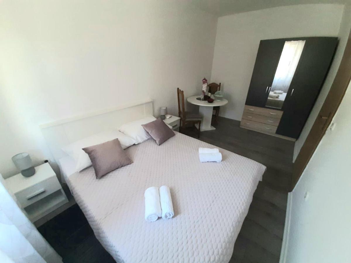 Apartman Jadranka Rogotin Exterior foto